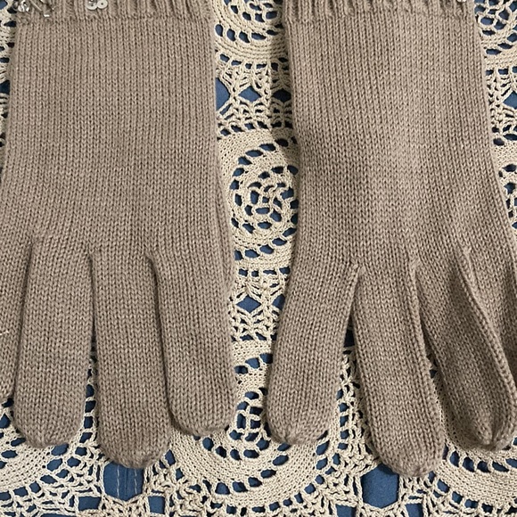 IMAN Embellished Gloves - Picture 3 of 7